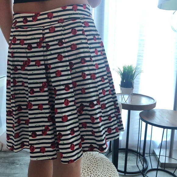 Cherry Bomb Skirt - Picture 4 of 5